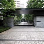 ブランズ四番町の駐車場
